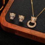 Ensemble Cartier Panthère – Collier et Boucles d’Oreilles de Luxe Femme