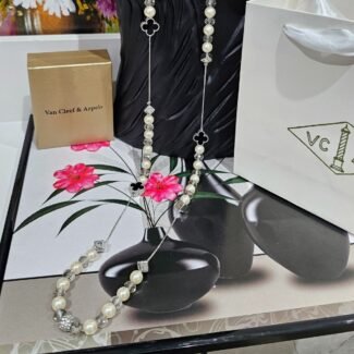 Van Cleef CLOVER LONG NECKLACE WHITE PEARLS